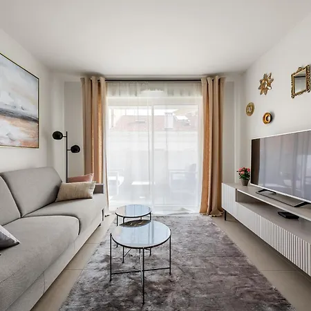 Beautiful Center Terrace Parking 아파트