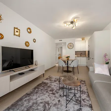 Beautiful Center Terrace Parking * 칸느