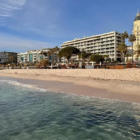 Beautiful Center Terrace Parking 칸느