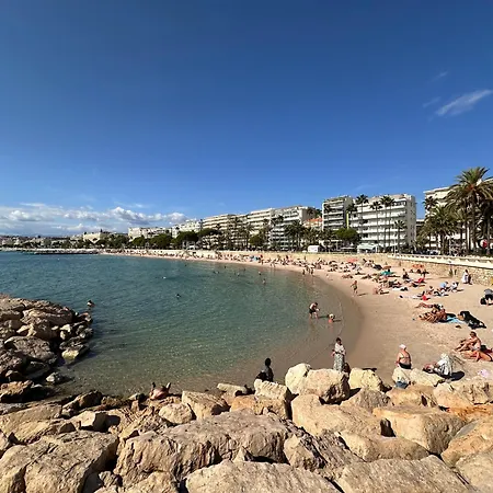 Beautiful Center Terrace Parking 아파트 칸느