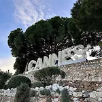 Beautiful Center Terrace Parking كان