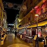 Beautiful Center Terrace Parking * كان