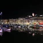 Beautiful Center Terrace Parking كان
